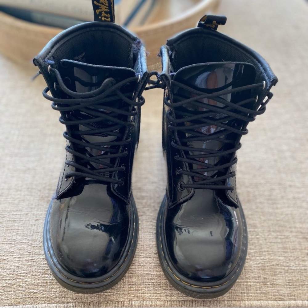 Dr. Martens Girls 1460J Patent Leather Lace Up Boots Size 2 (Junior)